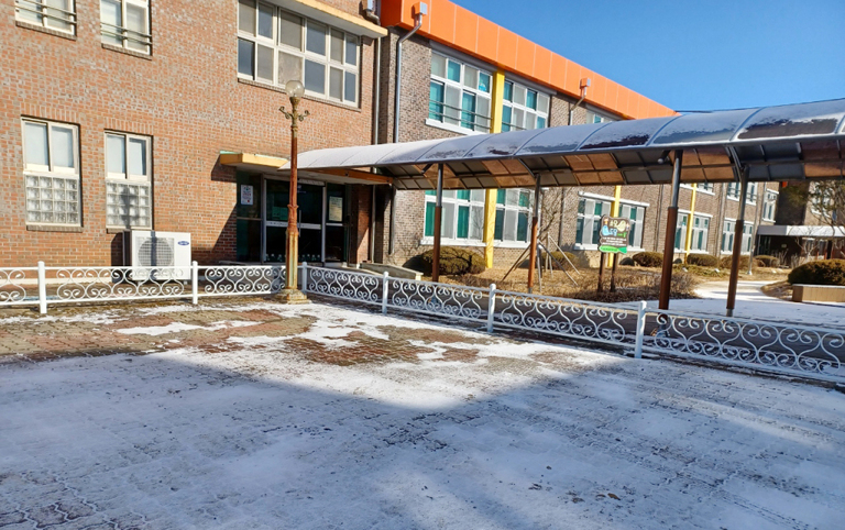 흰색 잔디보호03 휀스입니다.